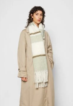 Even&Odd Scarf - Green/White -Chic Mode Shop 05498f1e32b44f71b5ceb16e5744a907