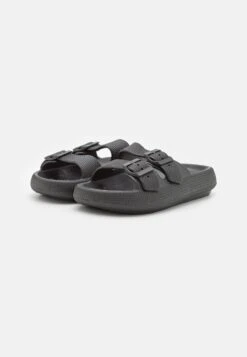 Even&Odd Pool Slides - Black -Chic Mode Shop 05551bc94a714992b68d34d4b6be23be