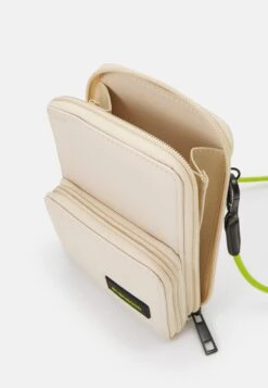 Even&Odd Phone Case -Beige -Chic Mode Shop 06c5b5b460554d8c9e47c773de7475a1