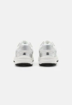 Even&Odd Trainers - Silver/White -Chic Mode Shop 1ae43db69e31403bbf7723645cf1b01a