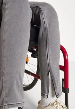 Even&Odd Jeans Skinny Fit - Grey Denim -Chic Mode Shop 33ea39d6e183447d92fe621070e8939b