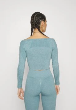 Seamless Cropped Longsleeve - Long Sleeved Top - Blue-Grey -Chic Mode Shop 3b3db7b737504ac6b7fb7d3b77257033