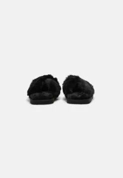 Even&Odd Slippers - Black -Chic Mode Shop 42b8af0a209d4ac4ab481a231e55ac0e