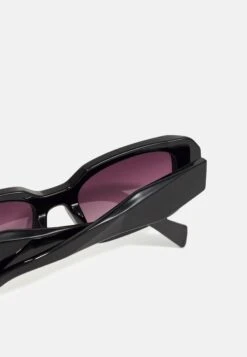 Even&Odd Sunglasses - Black 6 Even&Odd Sunglasses - Black -Chic Mode Shop 55d4c7bdb4954e52ba14daa9be5628dd