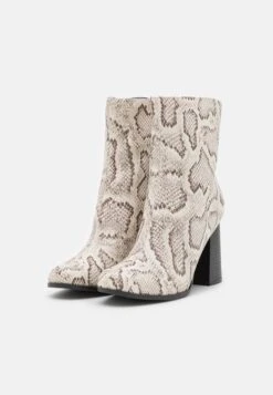 Classic Ankle Boots - Multi-Coloured -Chic Mode Shop 67052acff66a4c98a5ad6a5e51f22c7a