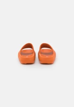 Even&Odd Pool Slides - Coral -Chic Mode Shop 6e01058cd5384390a41a5f3be59561c4