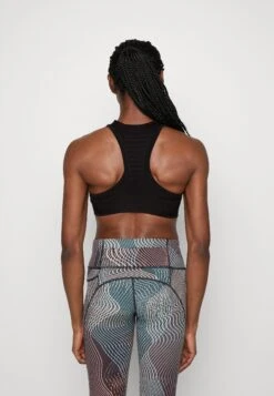 Medium Support Sports Bra - Black -Chic Mode Shop 795894f94d8c42af86d6fae6993c0692