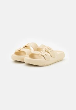 Even&Odd Pool Slides - Off White -Chic Mode Shop 90d68644b34041f6b6fa87cd0a1fd117