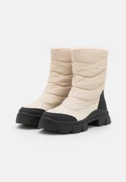 Winter Boots - Off-White -Chic Mode Shop 9c7b7b0ab8d3454f99b406716059acb7