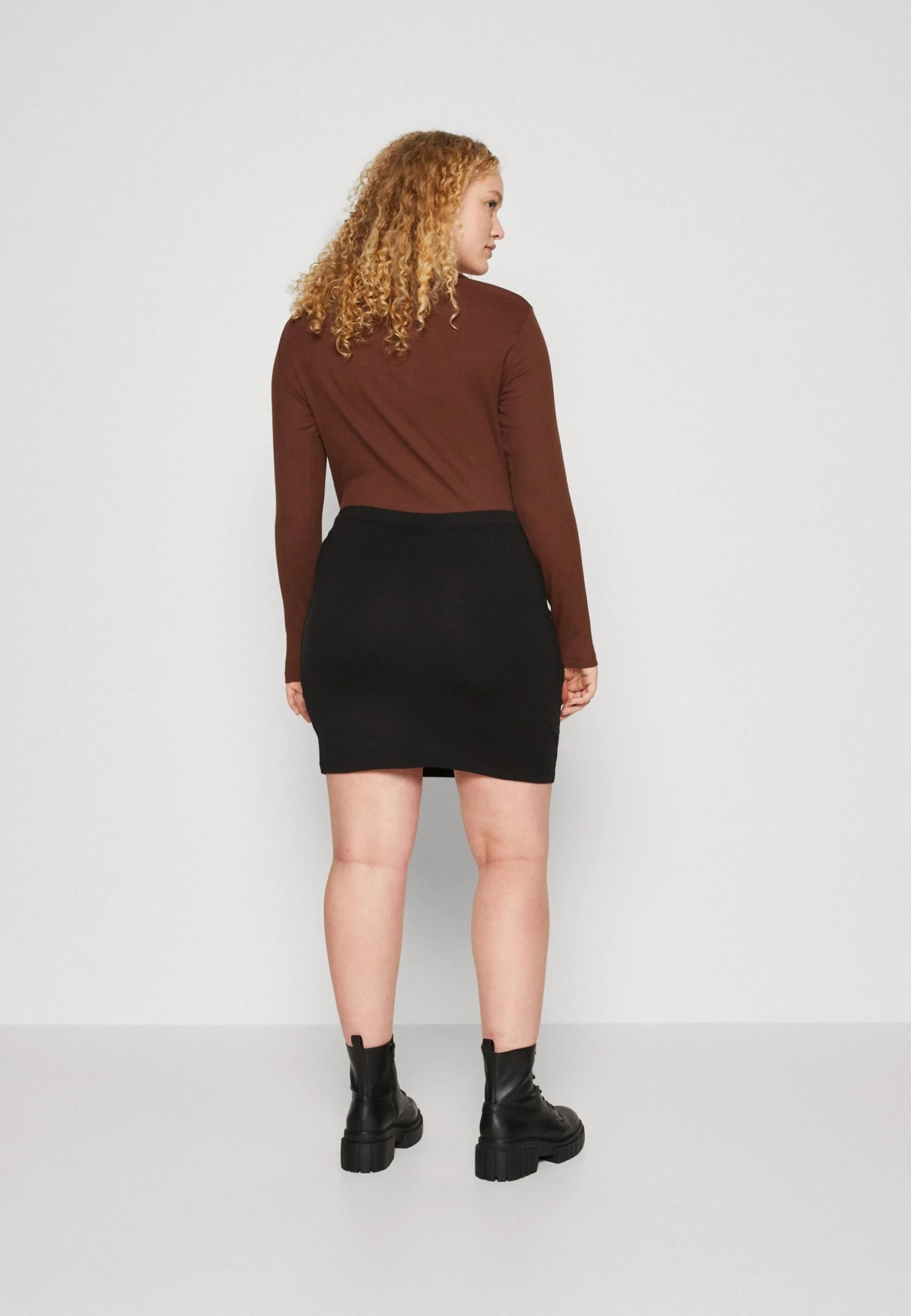2 Pack- Mini Skirt - Black/Khaki 3 2 Pack- Mini Skirt - Black/Khaki - Image 3
