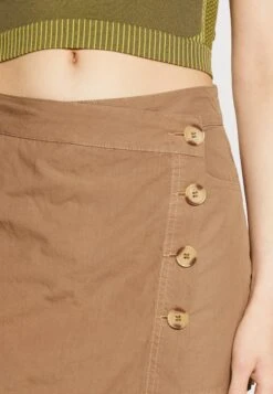 Even&Odd Shorts - Brown -Chic Mode Shop b0d76f9bf7a74a26bfaef2c5fd15e323