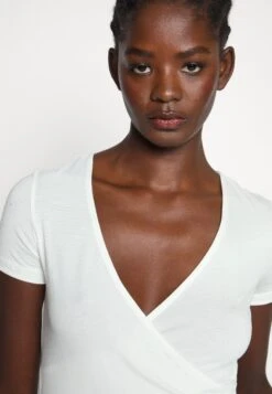 Even&Odd Print T-Shirt - Print T-Shirt -Chic Mode Shop b67ab4e1c52141cf8cc5c7008091abfd