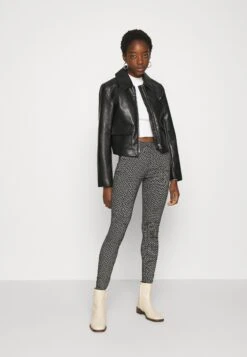 Chic Mode Shop -Chic Mode Shop b9697922728b4d2c8c2abdbc26b457e0