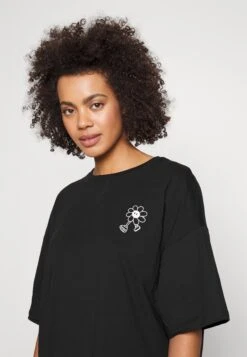 Even&Odd Liz Keep Growing Mascot / 802 - Black - Print T-Shirt - 802 - Black -Chic Mode Shop bea049fb595b44f6be9139bf4434683c