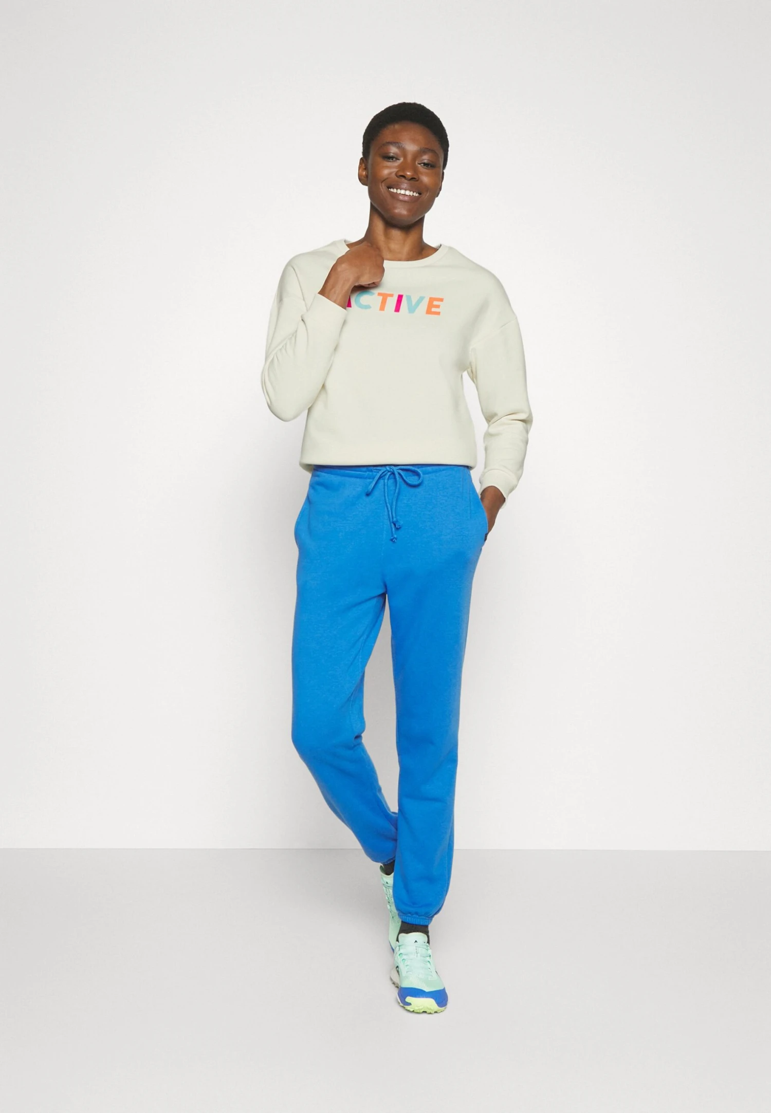 Sweatshirt - Beige 2 Sweatshirt - Beige - Image 2