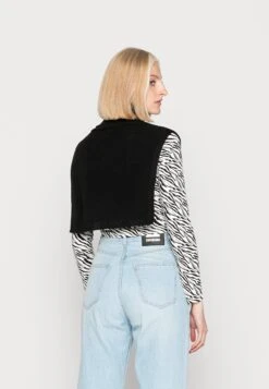 Even&Odd Cape - Black 7 Even&Odd Cape - Black -Chic Mode Shop d192a8b4770a4497adec6047a907f41a