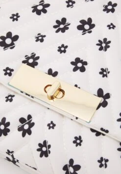 Even&Odd Handbag - Off-White -Chic Mode Shop de0b4ac2c3bb40ecaf8d0421efdfc832