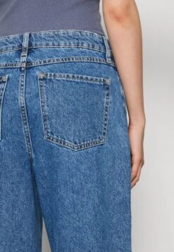 Even&Odd Straight Leg Jeans - Light Blue Denim -Chic Mode Shop e245bcc2dfd948509a19b8e95b90e2f0