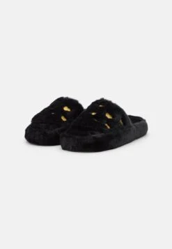 Even&Odd Slippers - Black -Chic Mode Shop e5921ab3b82c4019942bd44f25a48748